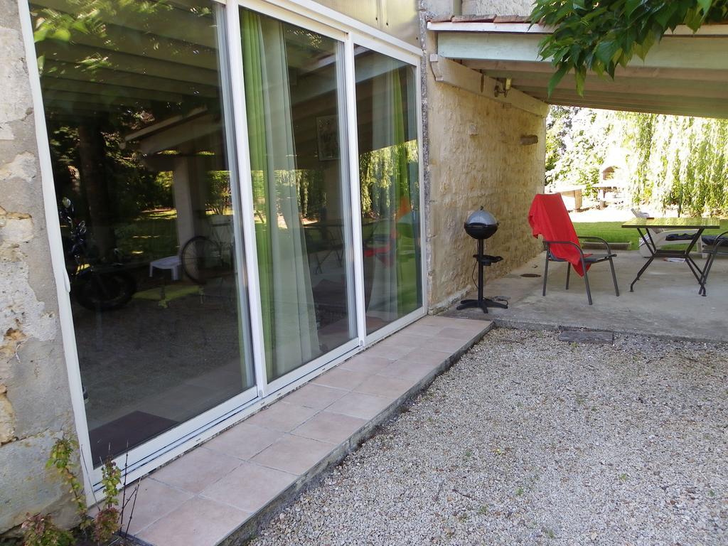 Gite Cosy, Sur Jardin, Terrasse Privee, Parking Au Calme En Rdc Gemozac Экстерьер фото