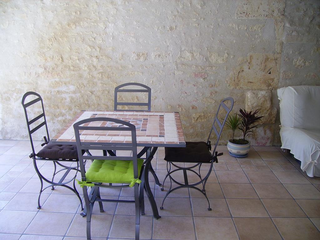 Gite Cosy, Sur Jardin, Terrasse Privee, Parking Au Calme En Rdc Gemozac Экстерьер фото